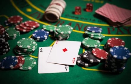 Live casino dealer table on jibb with real-time card game in progress